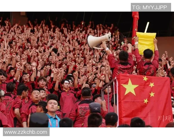 足球明星与球迷的热情瞬间汇聚成的精彩合集 足球明星与球迷的热情瞬间汇聚成的精彩合集