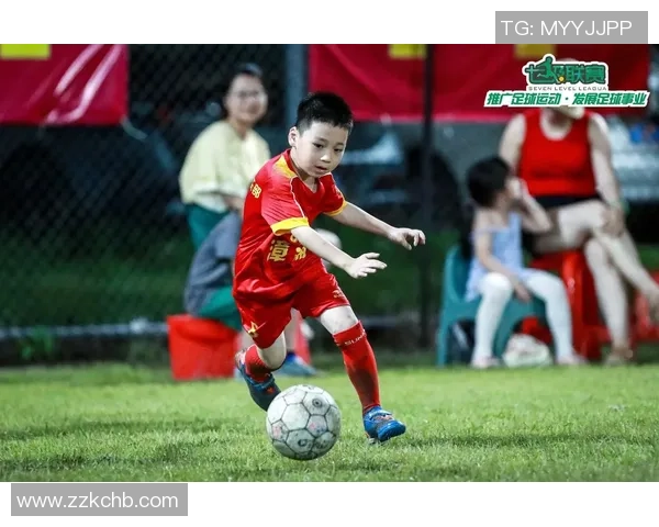 足球明星挑球过人技巧揭秘助你提升球场表现与个人魅力 足球明星挑球过人技巧揭秘助你提升球场表现与个人魅力